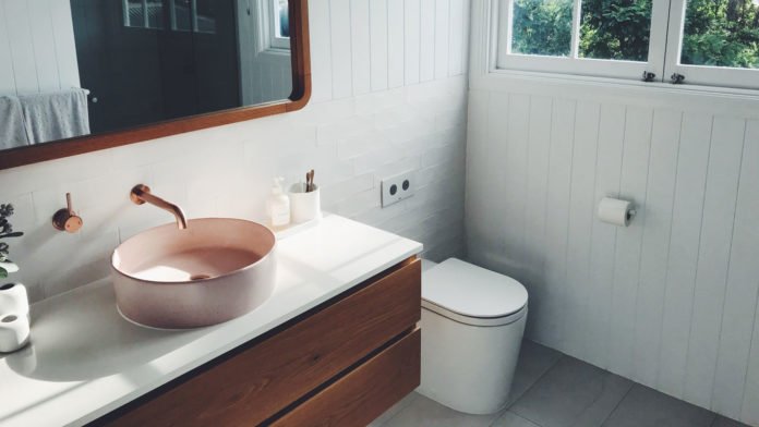Essential-Bathroom-Safety-Tips-for-Elder-Person-on-contributionblog